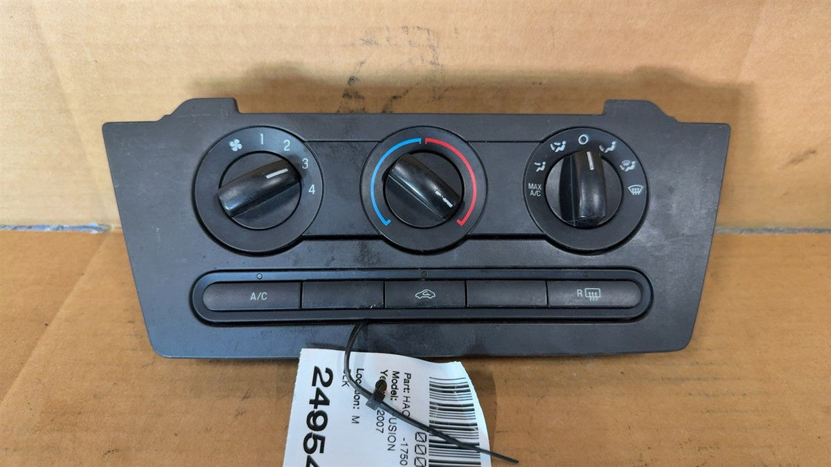 Climate Control Panel from a 2007 Ford, photo 2