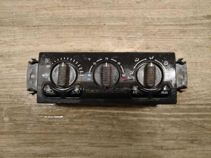 Auxiliary (Roof) Climate Control Panel from a 2001 GMC Yukon, photo 1
