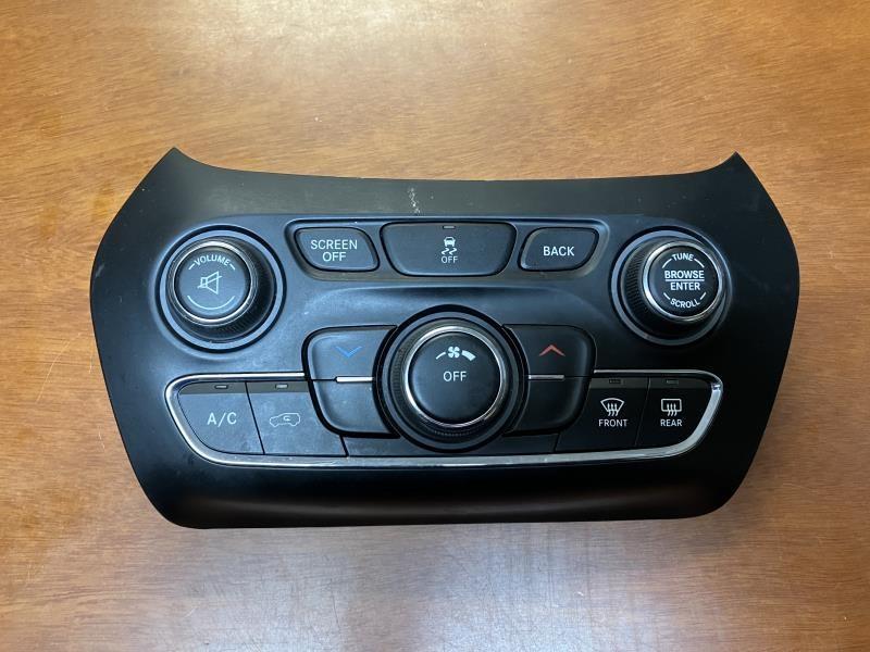 Climate Control Panel from a 2018 Jeep Cherokee, photo 2