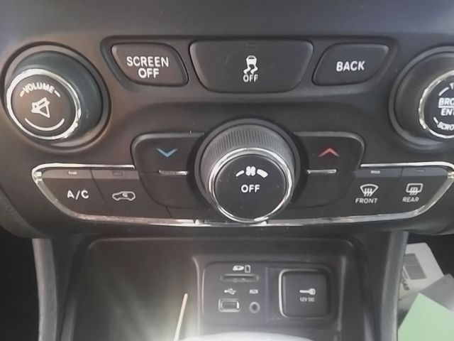 Climate Control Panel from a 2018 Jeep Cherokee, photo 1