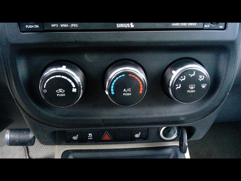 Climate Control Panel from a 2011 Jeep Compass, photo 1