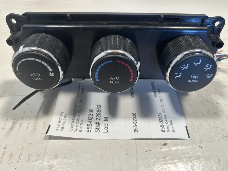 Climate Control Panel from a 2011 Jeep Compass, photo 2