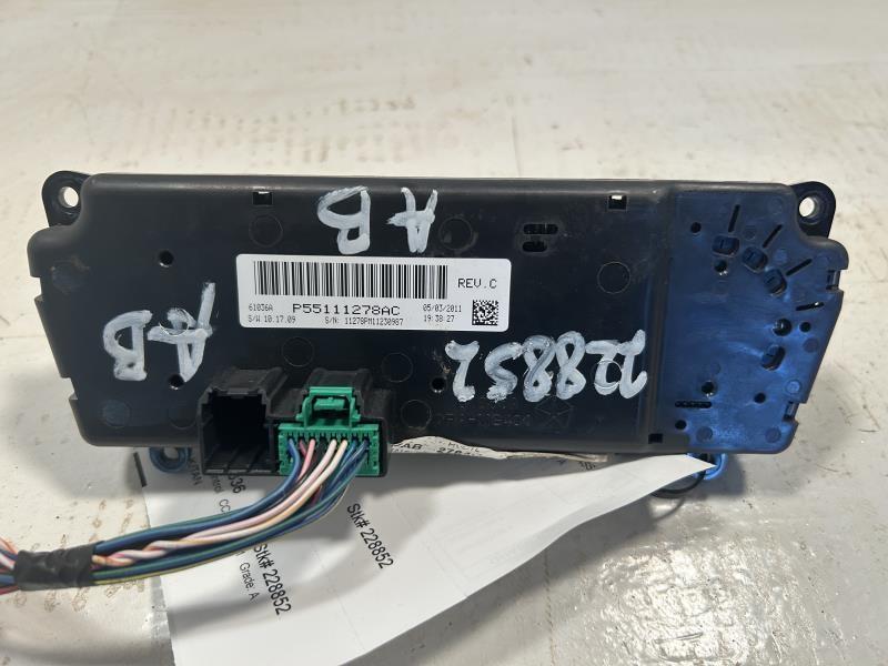 Climate Control Panel from a 2011 Jeep Compass, photo 3