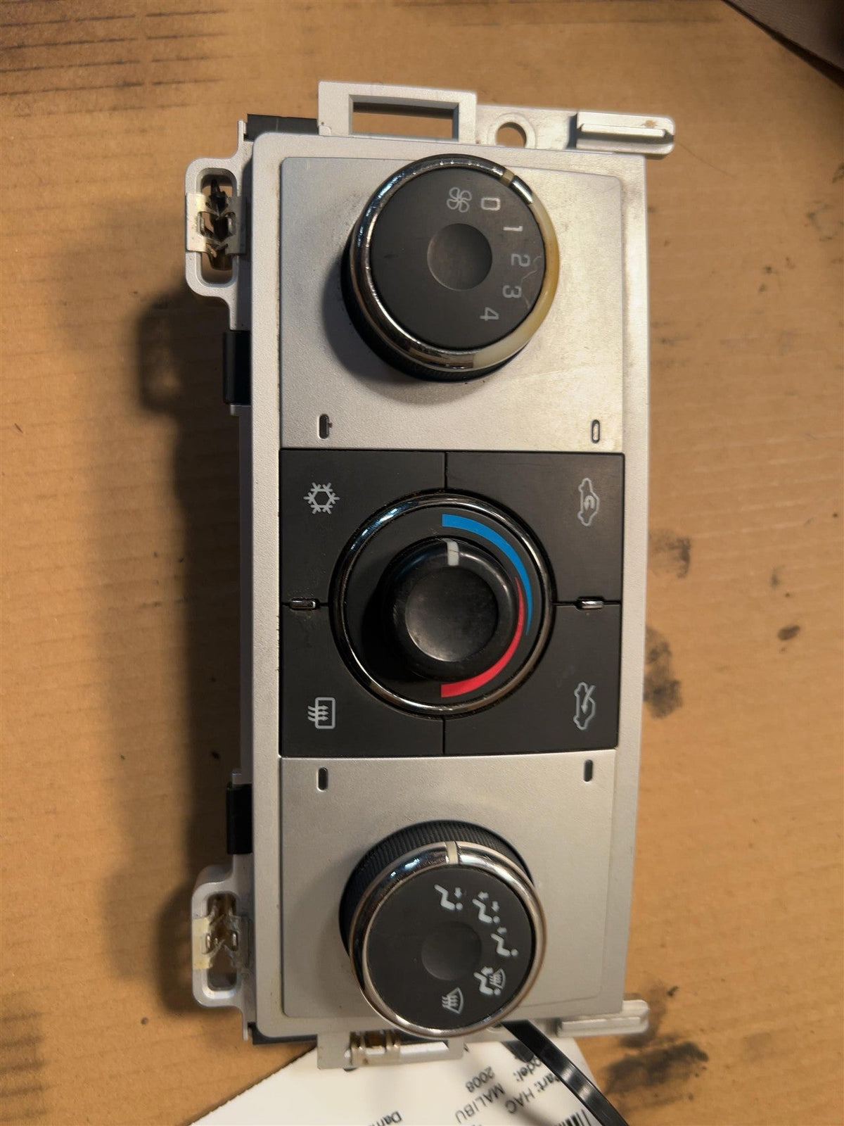 Climate Control Panel from a 2008 Chevrolet Malibu, photo 1