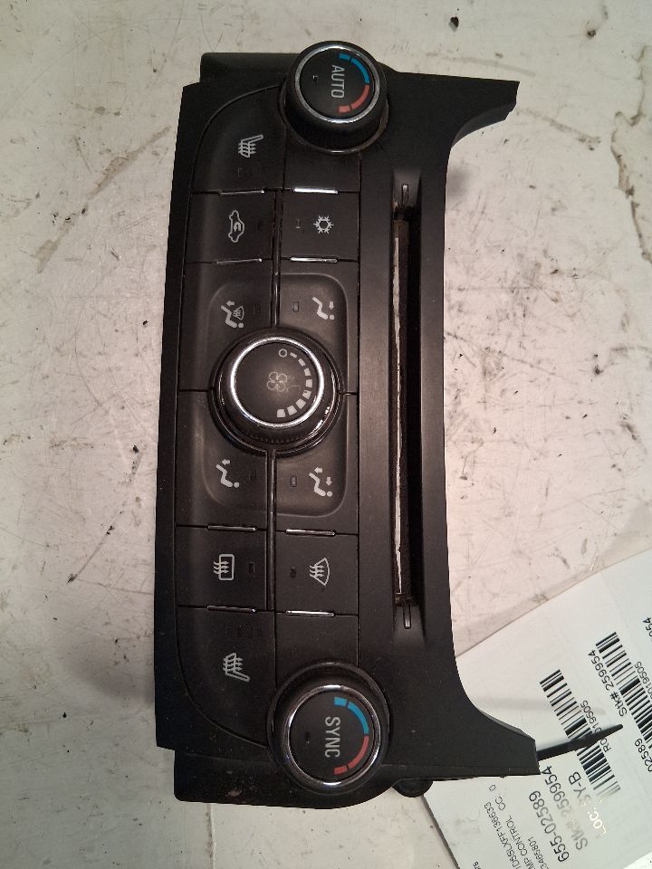 Climate Control Panel from a 2015 Chevrolet Malibu, photo 2