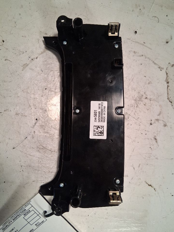 Climate Control Panel from a 2015 Chevrolet Malibu, photo 3