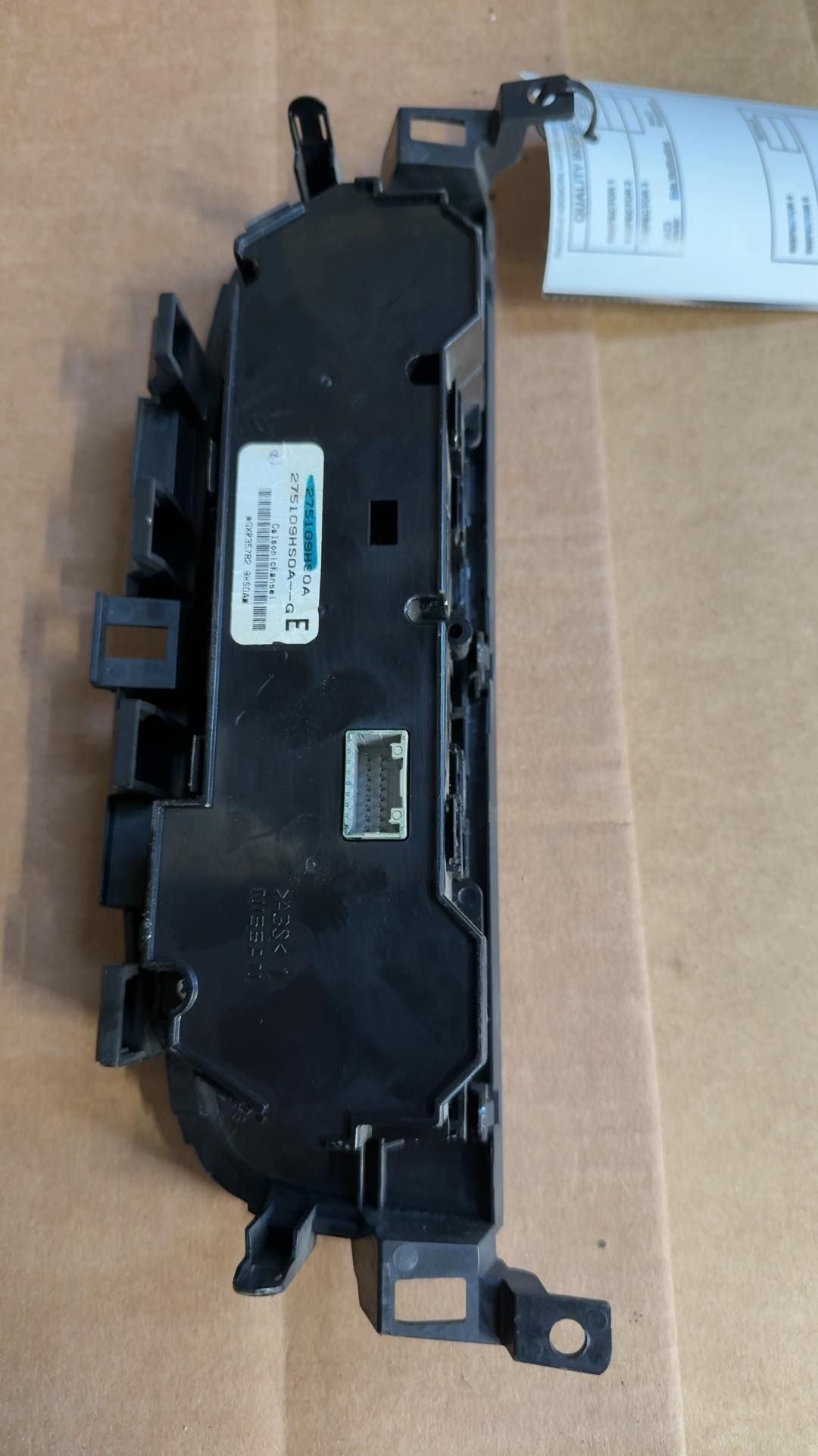 Climate Control Panel from a 2017 Nissan Altima, photo 2