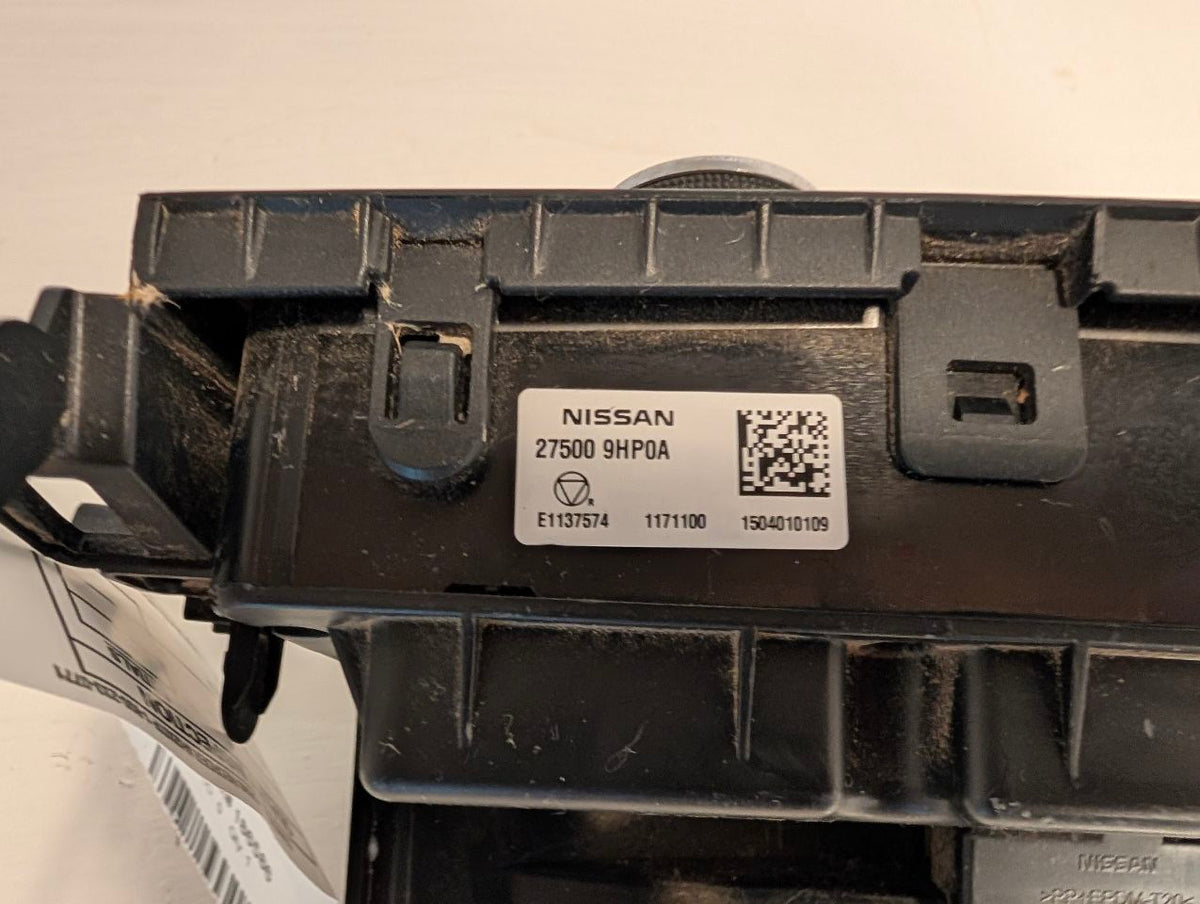 Climate Control Panel from a 2015 Nissan Altima, photo 4