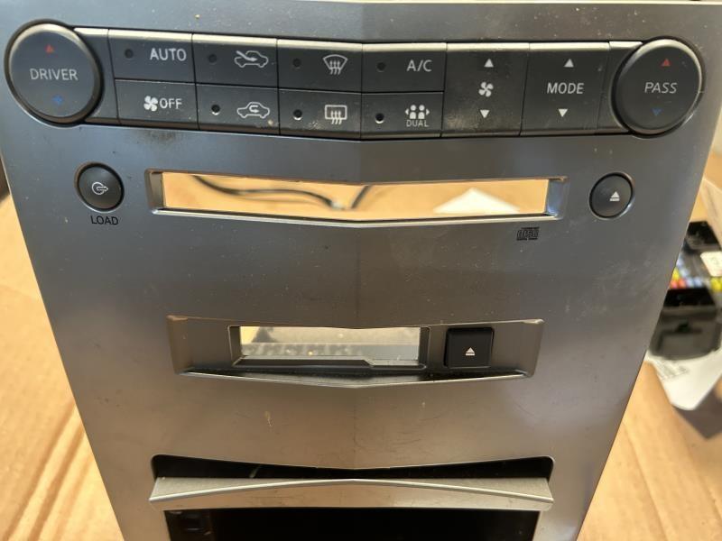 Climate Control Panel from a 2004 Nissan Maxima, photo 2