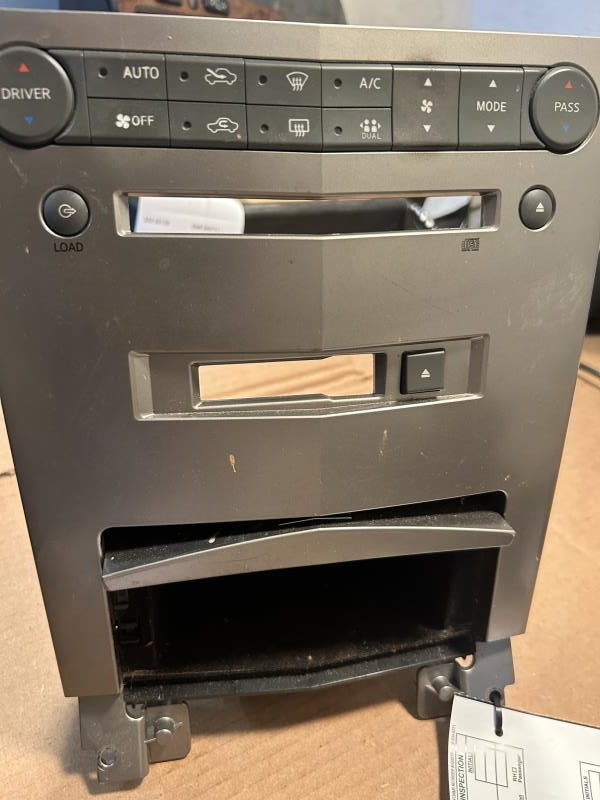 Climate Control Panel from a 2004 Nissan Maxima, photo 3