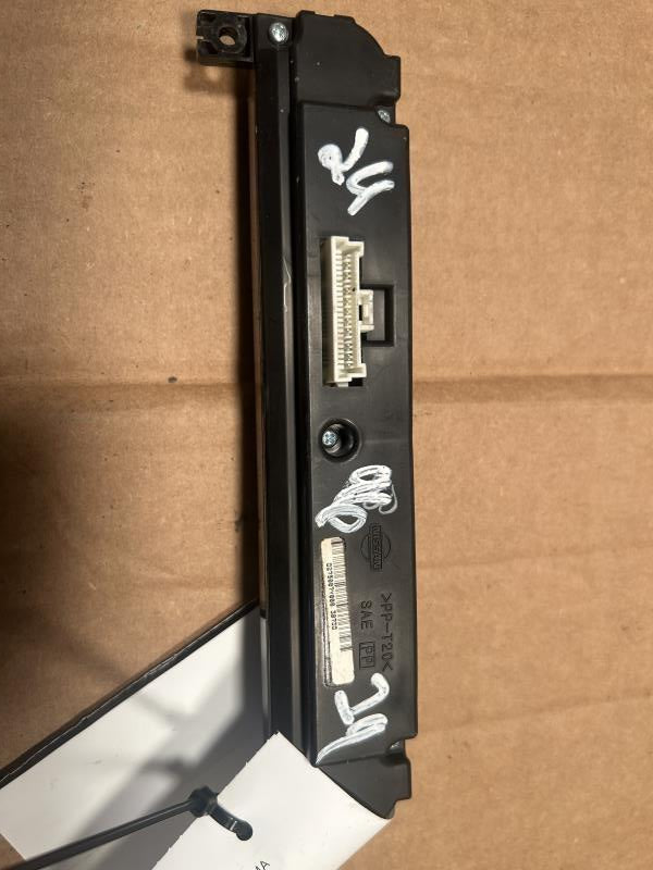 Climate Control Panel from a 2004 Nissan Maxima, photo 2