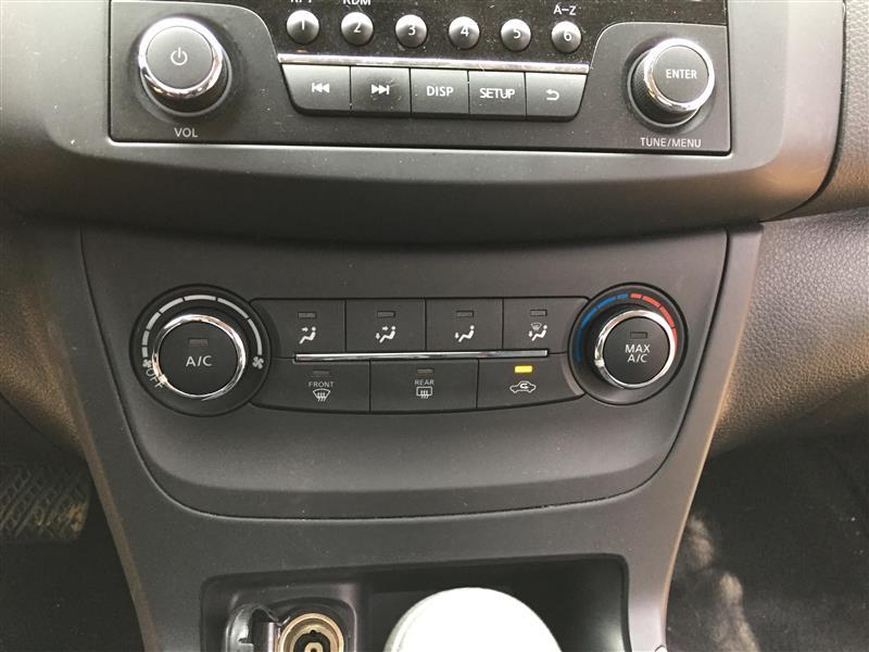 Climate Control Panel from a 2017 Nissan Sentra, photo 1