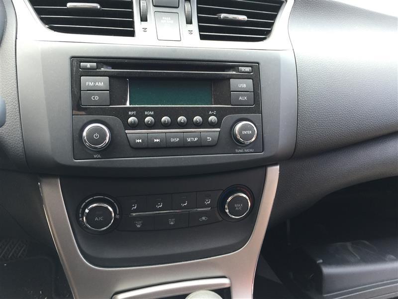 Climate Control Panel from a 2015 Nissan Sentra, photo 1