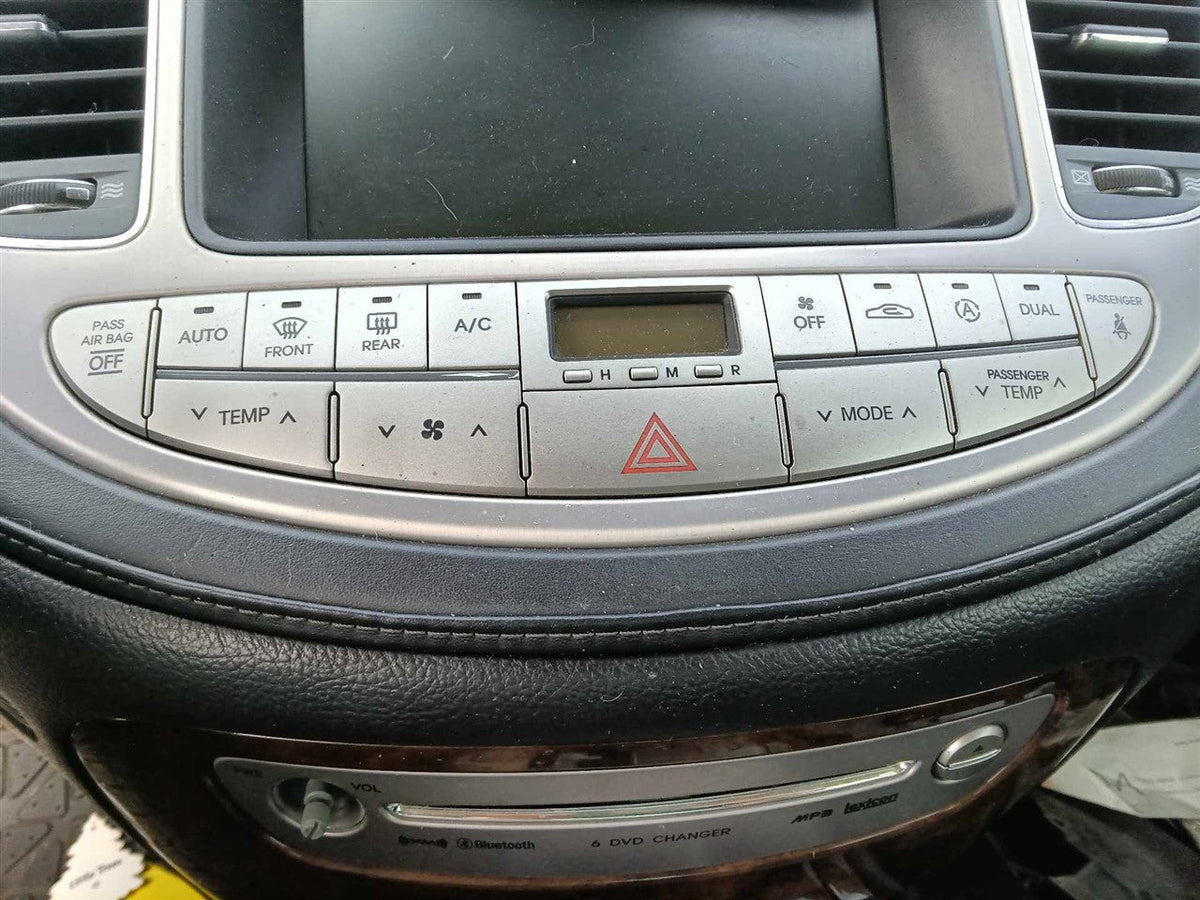 Climate Control Panel from a 2011 Hyundai Genesis, photo 1