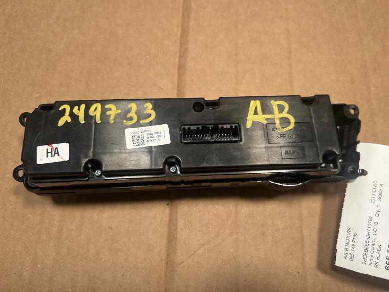 Climate Control Panel from a 2013 Honda Civic, photo 3