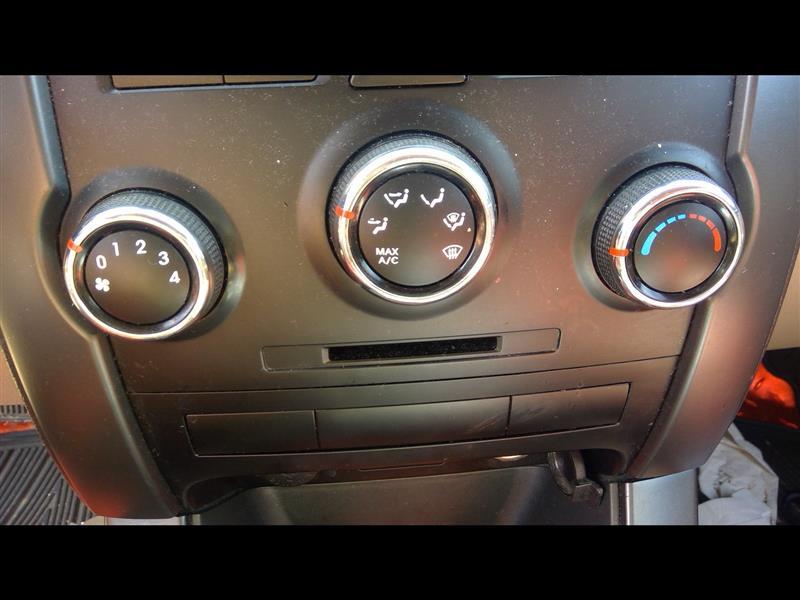 Climate Control Panel from a 2011 Kia Sorento, photo 1