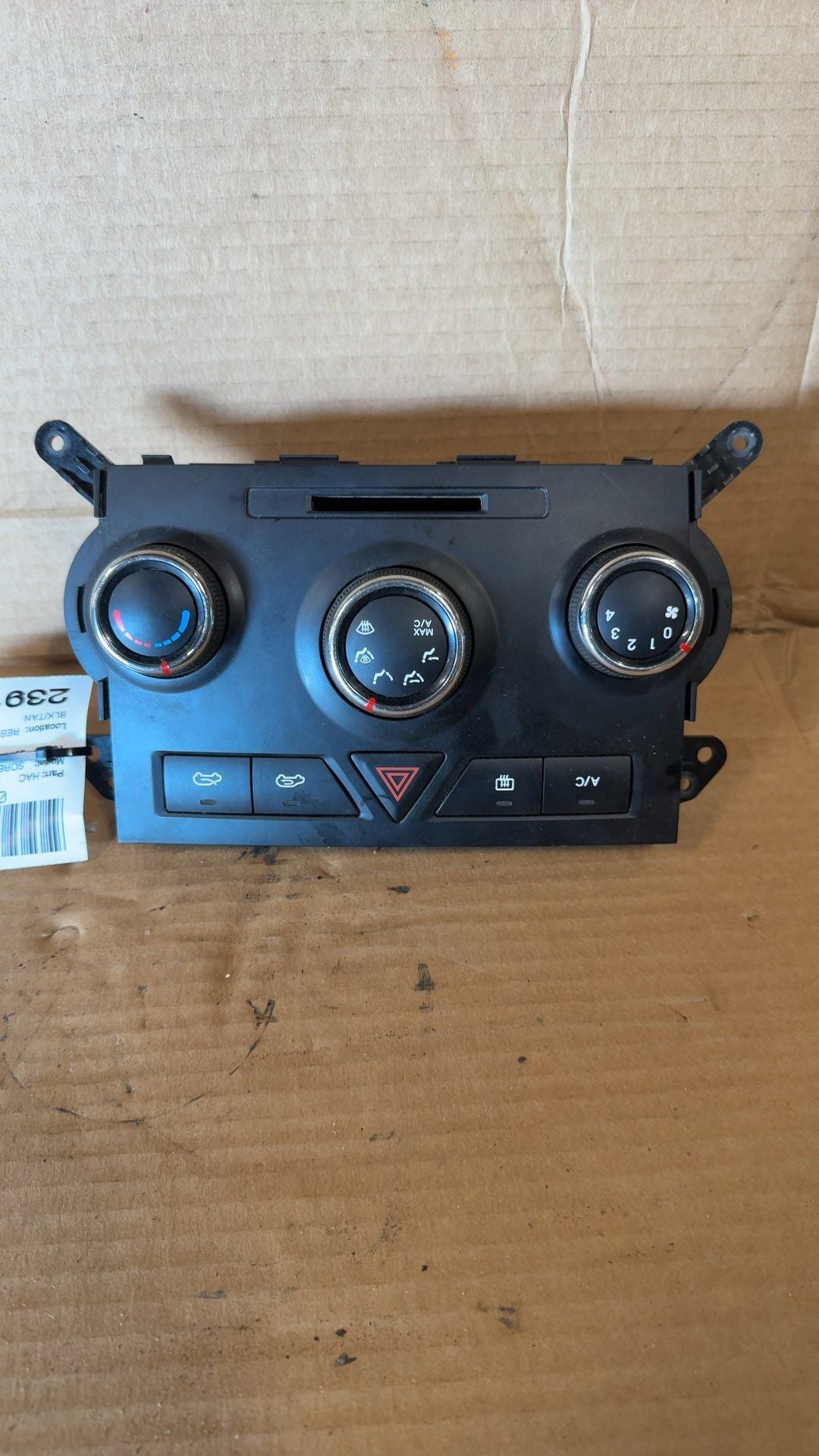 Climate Control Panel from a 2011 Kia Sorento, photo 2