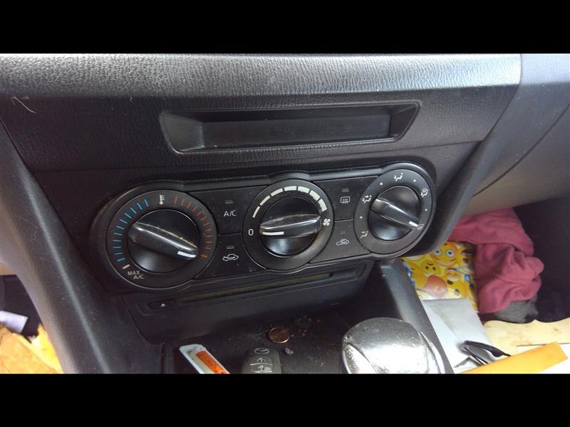Climate Control Panel from a 2014 Mazda 3, photo 1