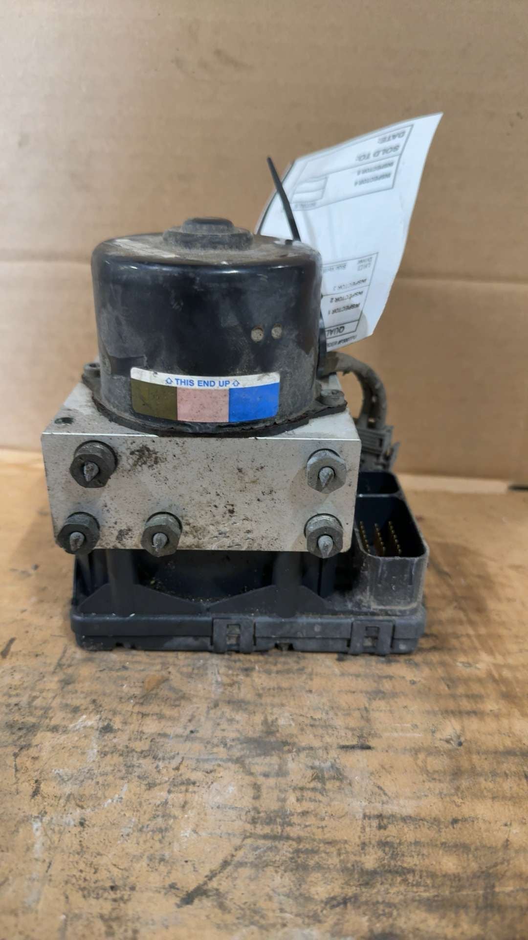 ABS Pump Module from a 2004 Jeep Grand Cherokee, photo 1
