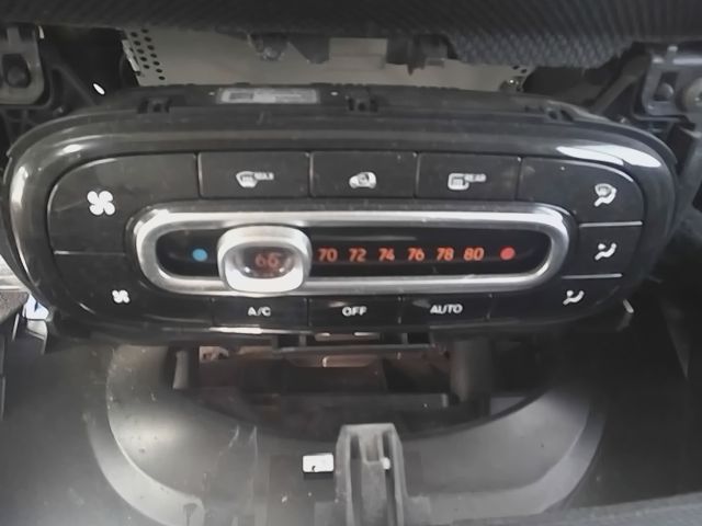 Climate Control Panel from a 2016 Smart, photo 1