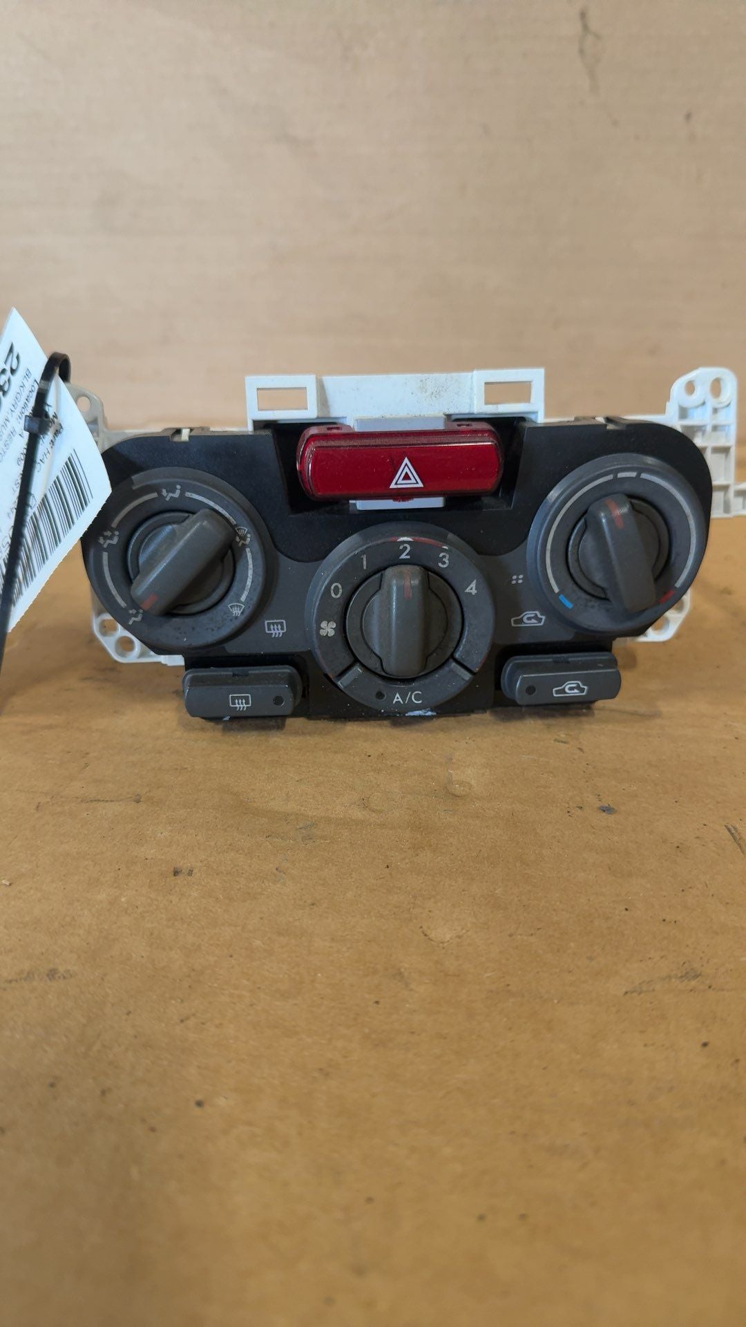 Climate Control Panel from a 2009 Subaru Forester, photo 1