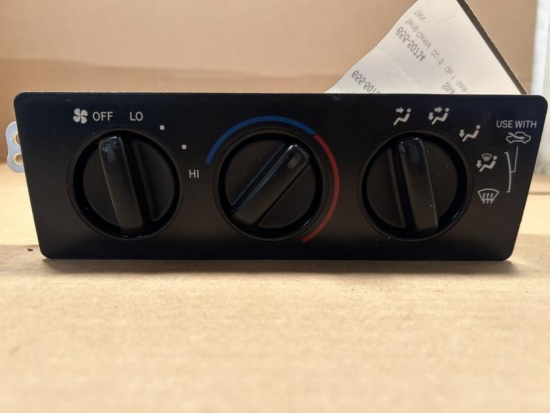 Climate Control Panel from a 1999 Toyota Avalon, lower, photo 1