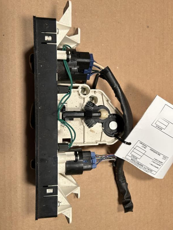 Climate Control Panel from a 1999 Toyota Avalon, lower, photo 2
