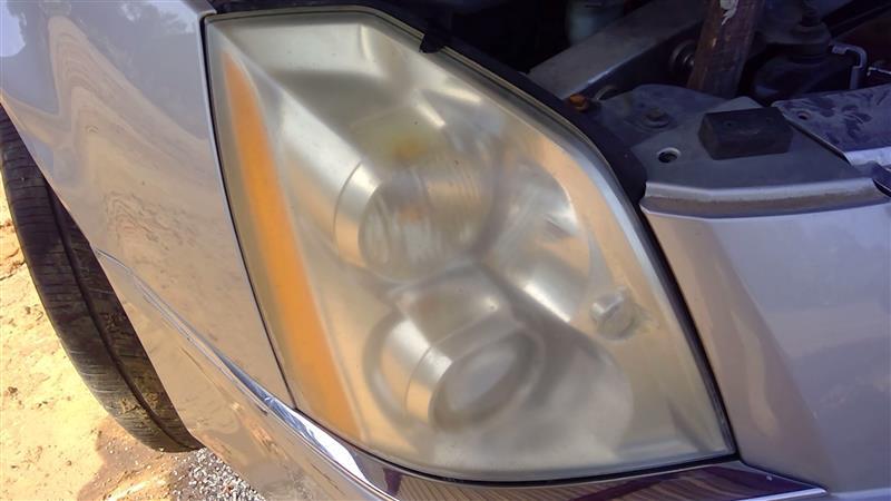 Headlight Assembly from a 2007 Cadillac, right side, photo 1