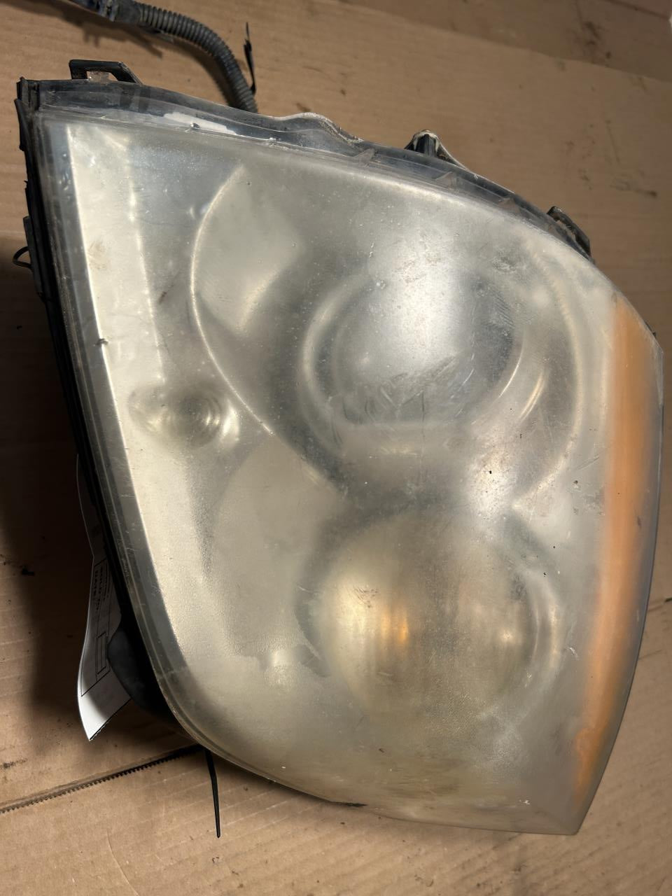 Headlight Assembly from a 2007 Cadillac, right side, photo 2