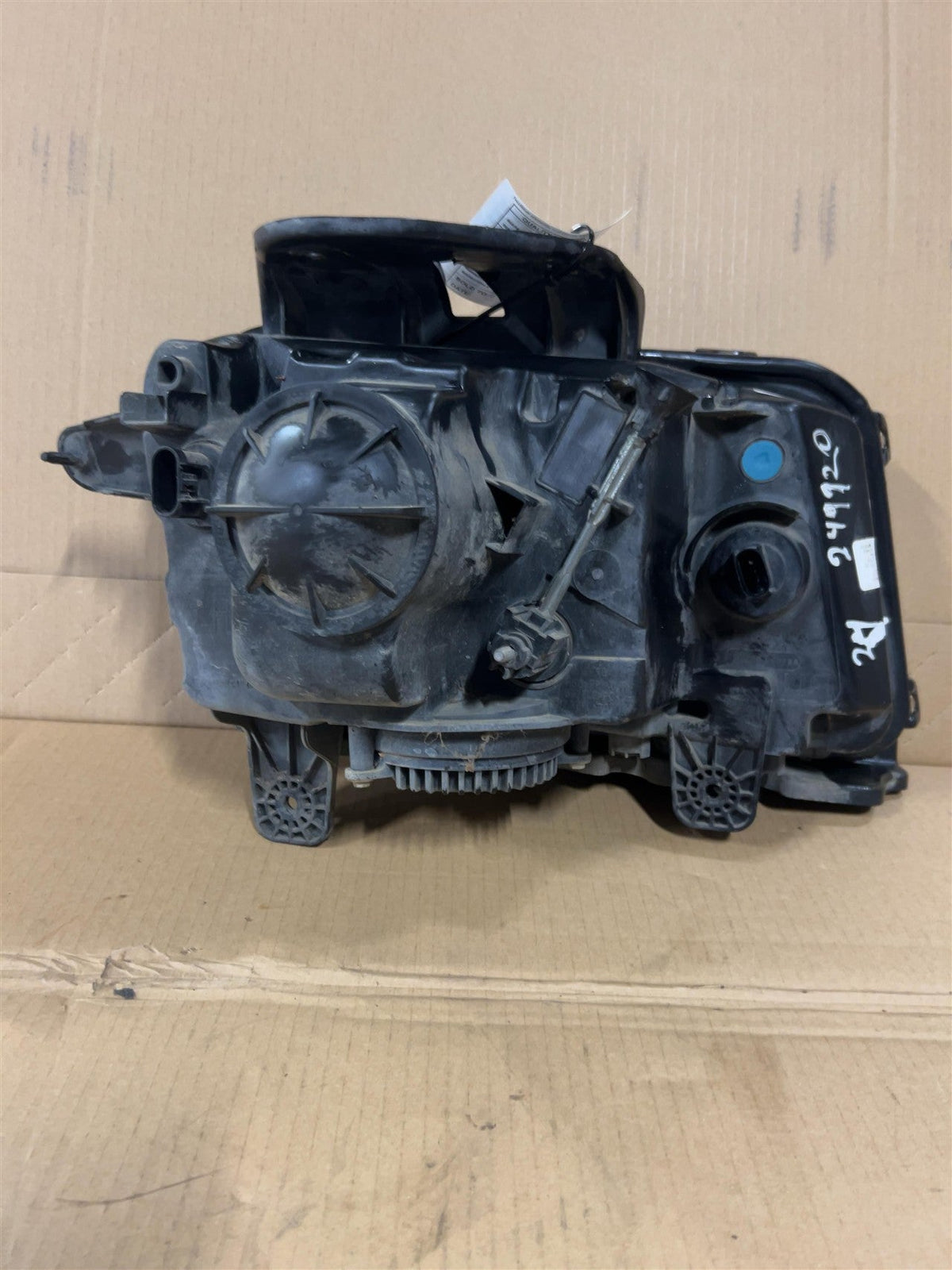 Headlight Assembly from a 2011 Chevrolet Camaro, left side, photo 3