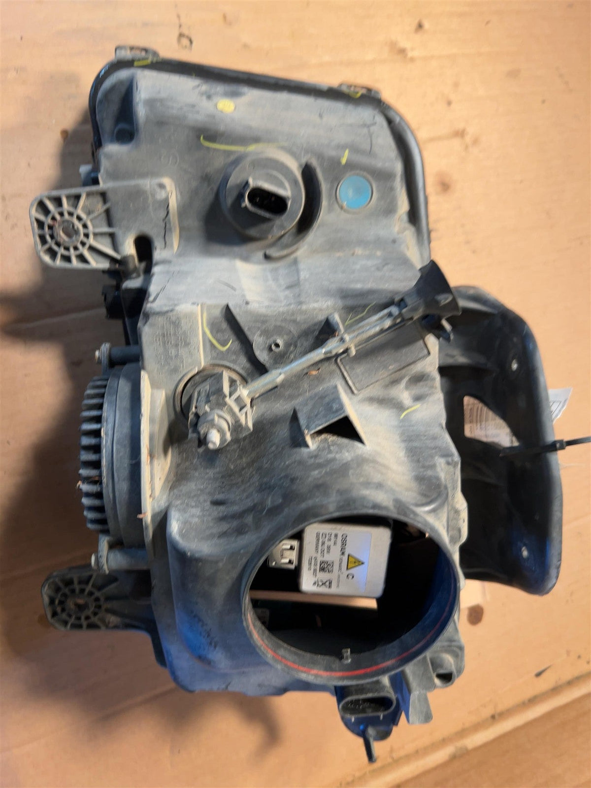 Headlight Assembly from a 2011 Chevrolet Camaro, right side, photo 3