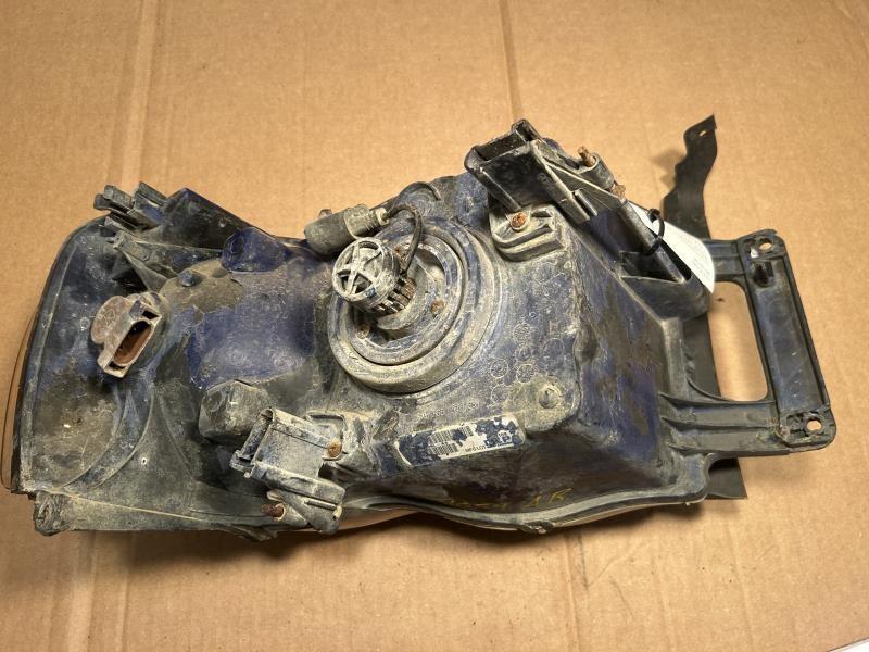 Headlight Assembly from a 2004 Dodge Ram 1500, left side, photo 3