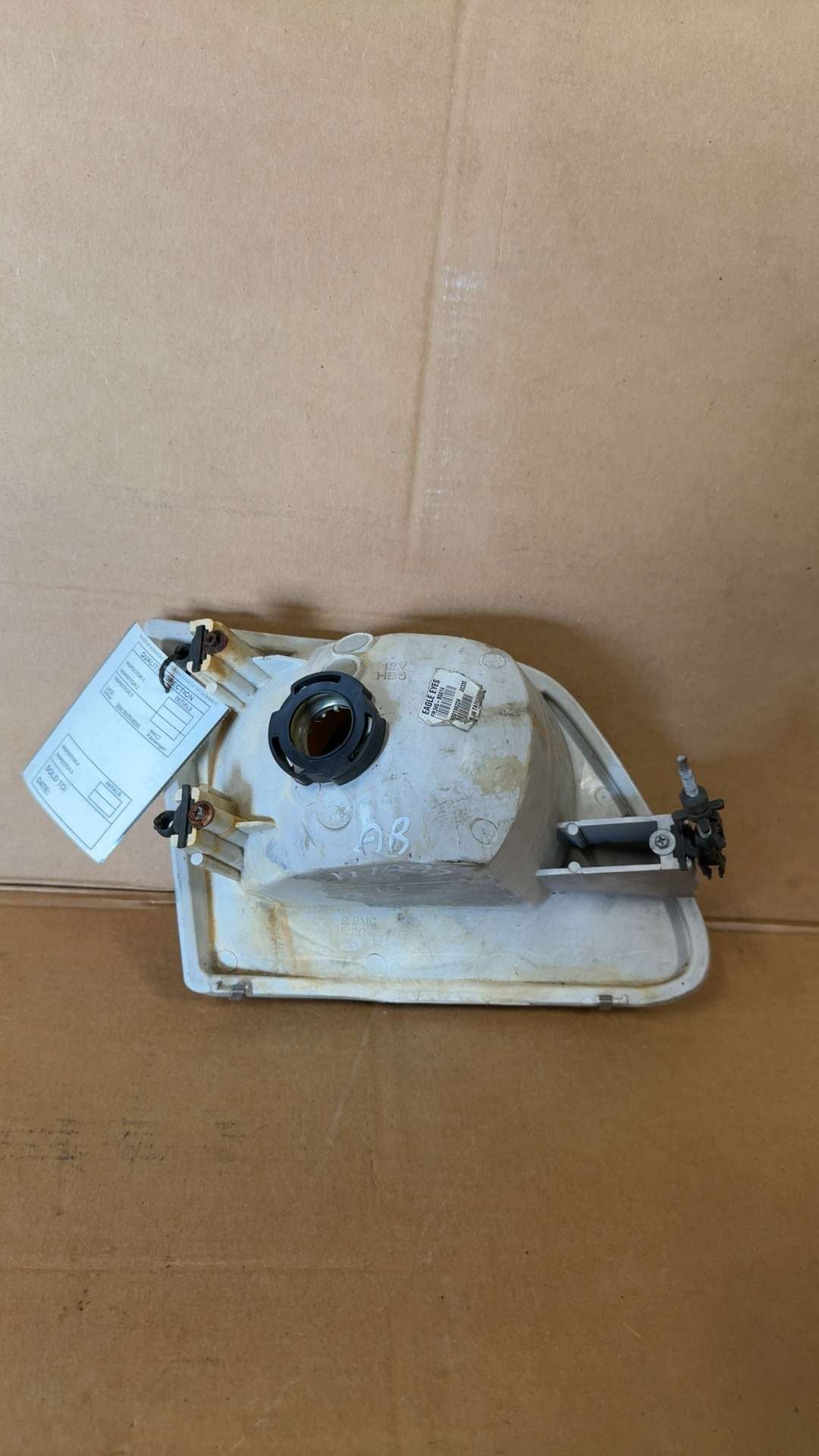 Headlight Assembly from a 2000 Ford Expedition, left side, photo 3