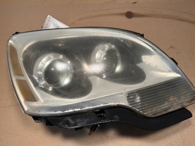 Headlight Assembly from a 2008 GMC Acadia, right side, photo 2