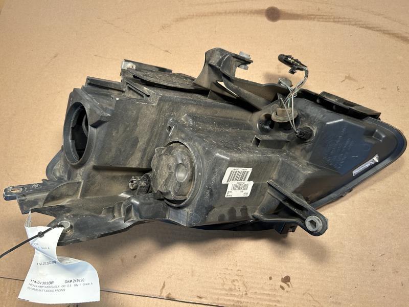 Headlight Assembly from a 2008 GMC Acadia, right side, photo 3