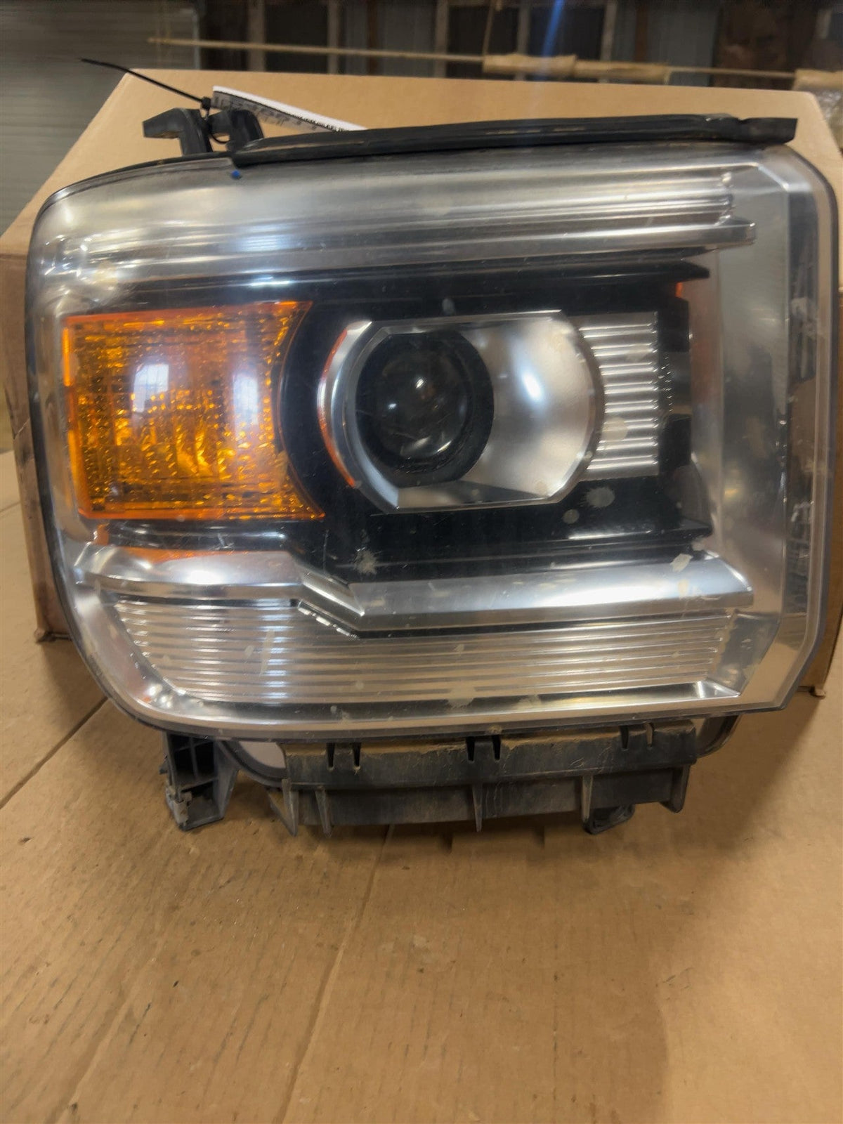 Headlight Assembly from a 2015 GMC Sierra 1500, right side, photo 2