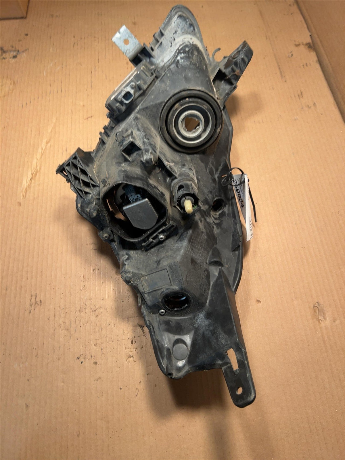 Headlight Assembly from a 2015 Chevrolet Malibu, left side, photo 4