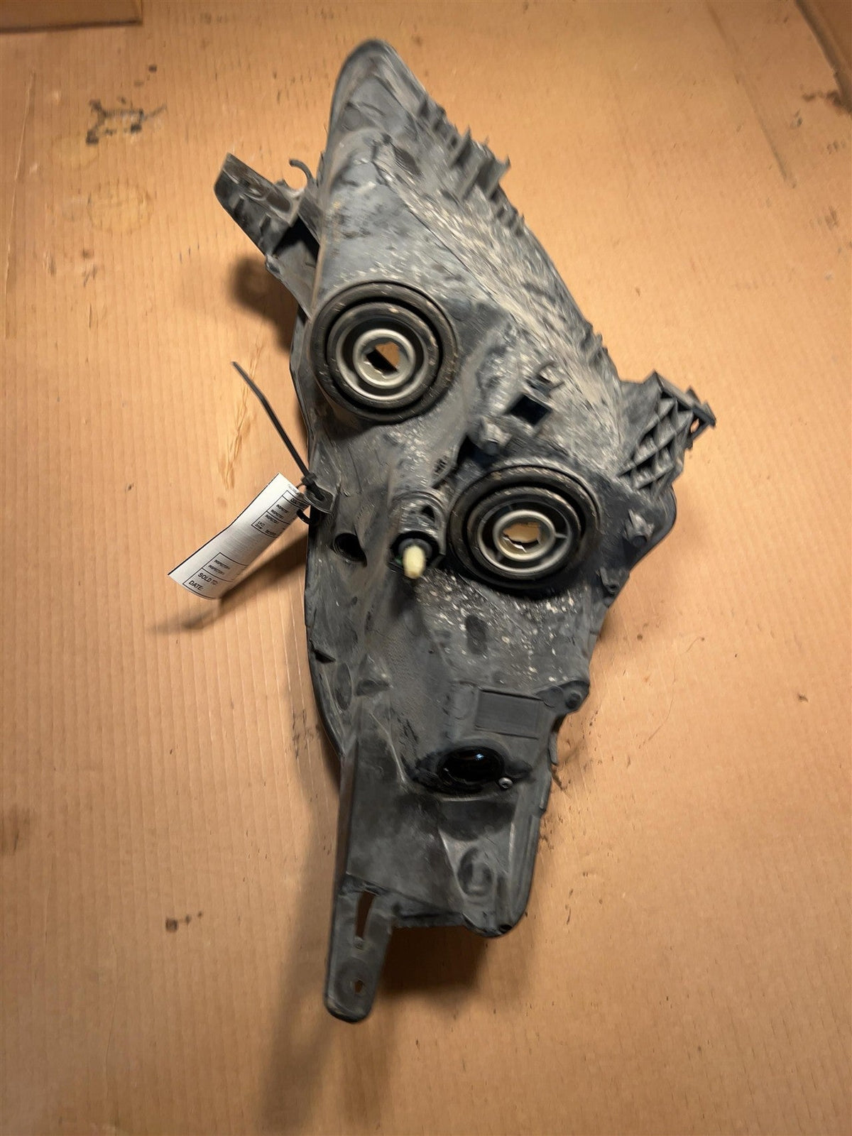 Headlight Assembly from a 2015 Chevrolet Malibu, right side, photo 3