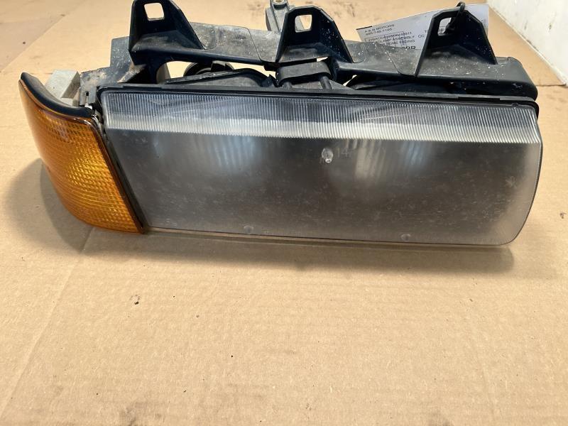 Headlight Assembly from a 1996 BMW 328i, right side, photo 2