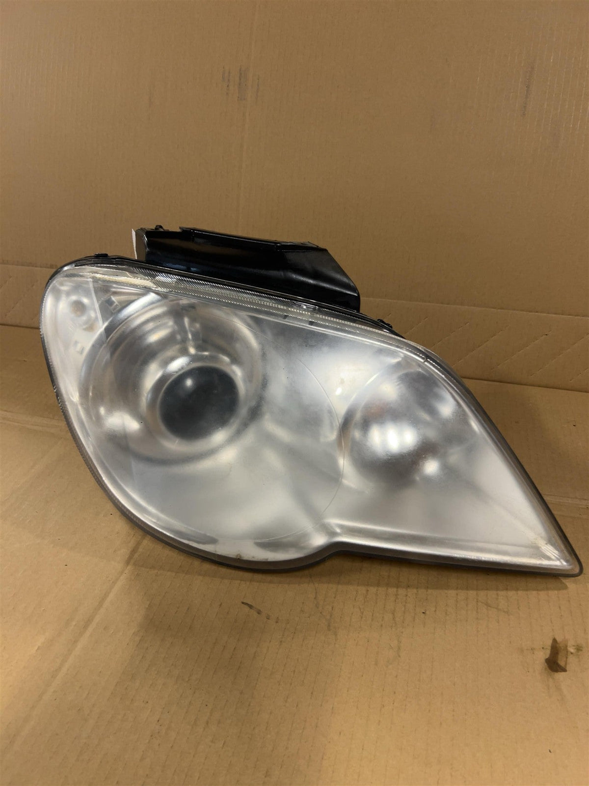 Headlight Assembly from a 2007 Chrysler, right side, photo 2