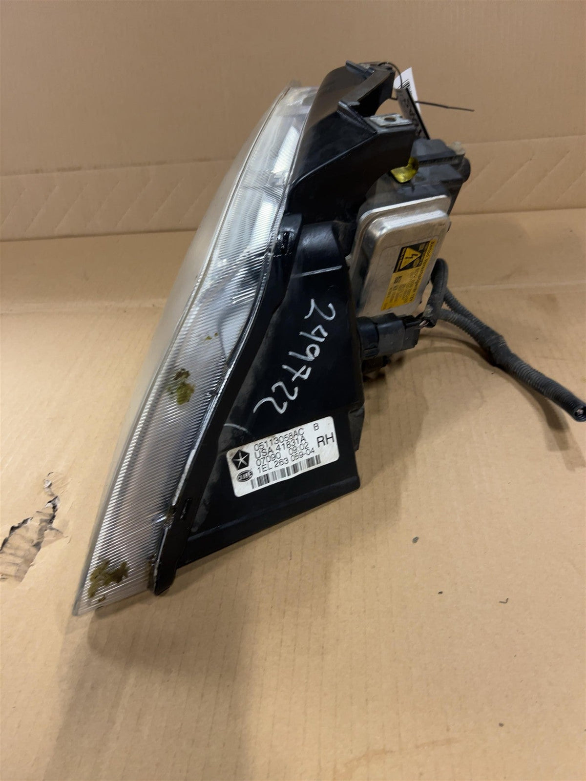Headlight Assembly from a 2007 Chrysler, right side, photo 3