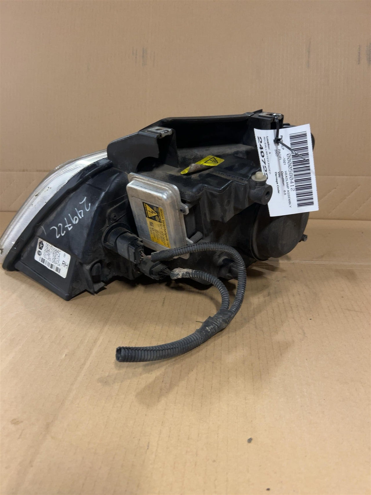 Headlight Assembly from a 2007 Chrysler, right side, photo 4
