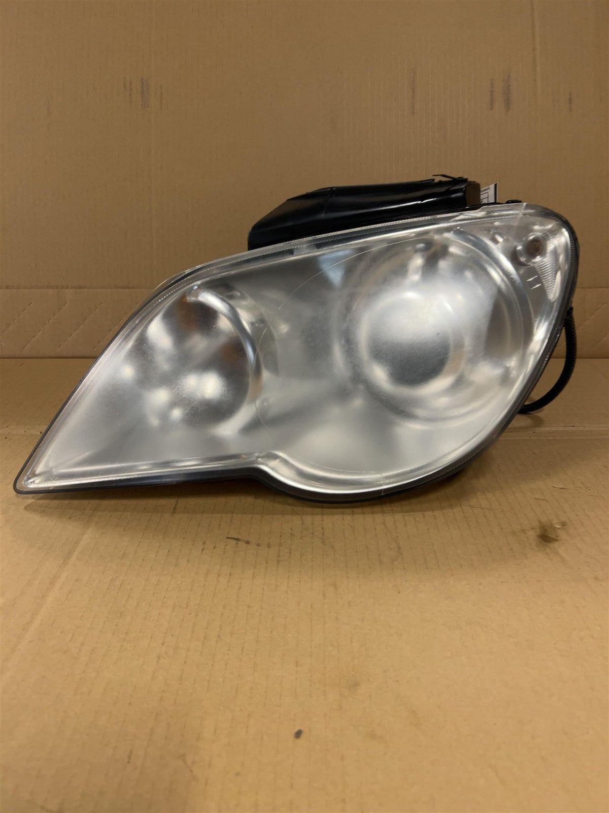 Headlight Assembly from a 2007 Chrysler, left side, photo 2