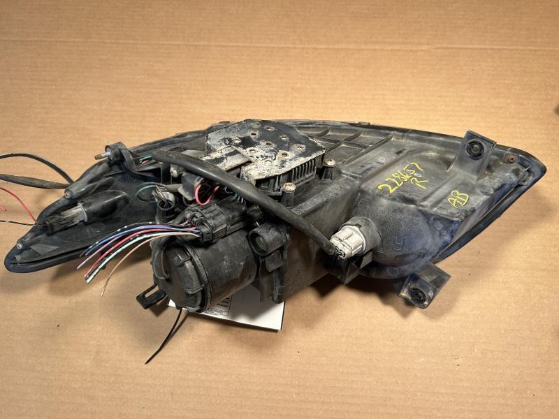 Headlight Assembly from a 2006 Infiniti, right side, photo 2