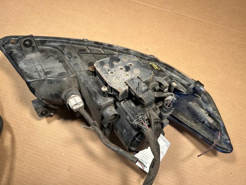 Headlight Assembly from a 2006 Infiniti, left side, photo 2