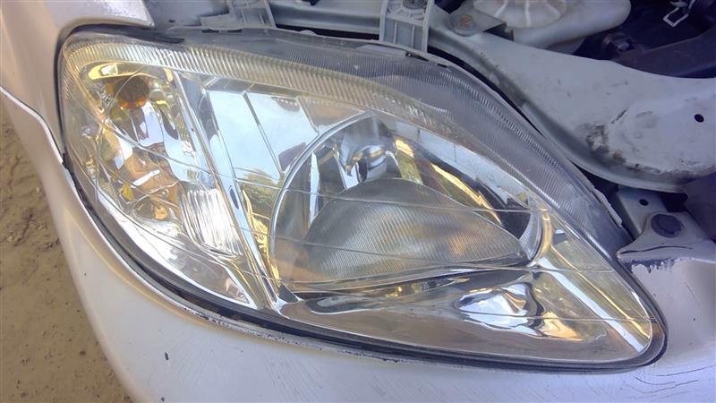 Headlight Assembly from a 2000 Honda Civic, right side, photo 1