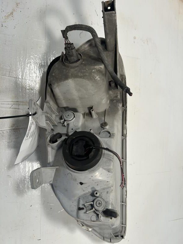 Headlight Assembly from a 2000 Honda Civic, right side, photo 3