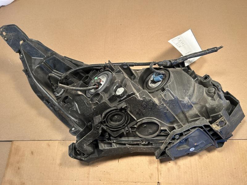 Headlight Assembly from a 2016 Honda CR-V, left side, photo 3