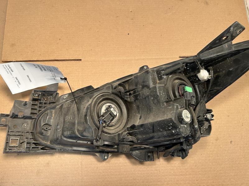Headlight Assembly from a 2014 Mazda 3, right side, photo 3
