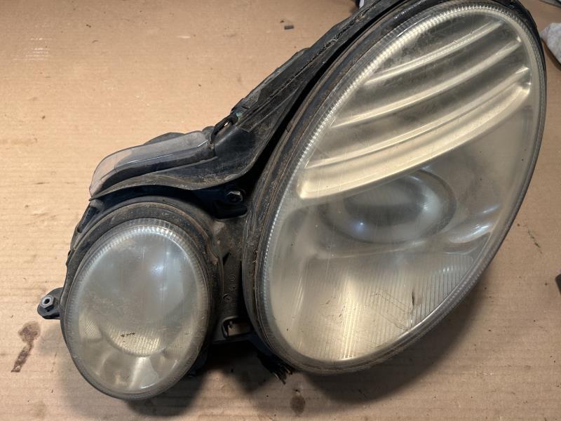 Headlight Assembly from a 2007 Mercedes-Benz, left side, photo 2